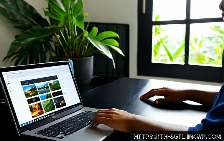 디지털 스토리에서의 편집과 구성 방법 - Photorealistic Thai content creator editing a digital story on a laptop at a clean home workspace in...